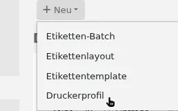 Das Menü „Neu“ auf der Seite zur Erstellung von Etiketten ist geöffnet und der Mauszeiger befindet sich auf der Option „Druckerprofil“