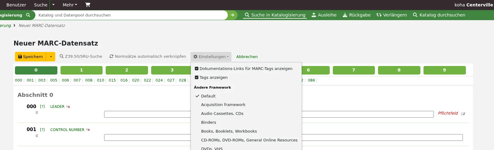 Der Basis-Katalogisierungseditor, die Schaltfläche Einstellungen ist geöffnet und der Mauszeiger befindet sich auf der Option Felder anzeigen. Weitere Optionen sind Zu erweitertem Editor wechseln, Links zur MARC-Feld-Dokumentation anzeigen und Framework ändern mit der Liste der vorhandenen Frameworks.