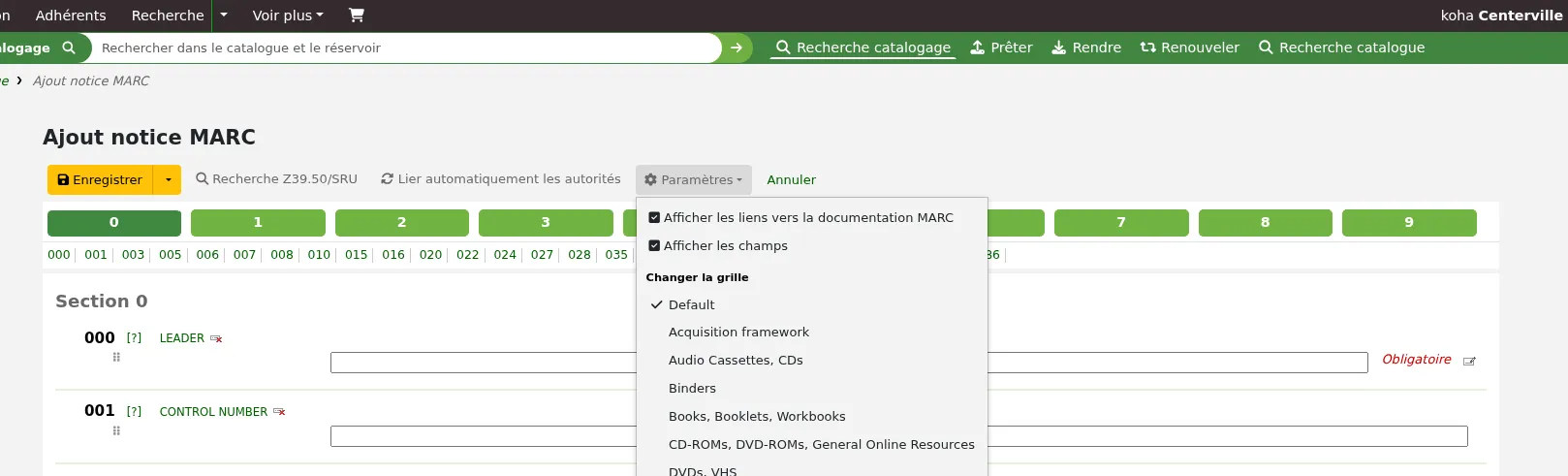 L'éditeur de catalogage simple, le bouton Paramètres est ouvert et le curseur de la souris est sur l'option Afficher les champs. Les autres options sont Basculer vers l'éditeur avancé, Afficher les liens vers la documentation MARC, et Changer de grille de catalogage avec la liste des grilles existantes.